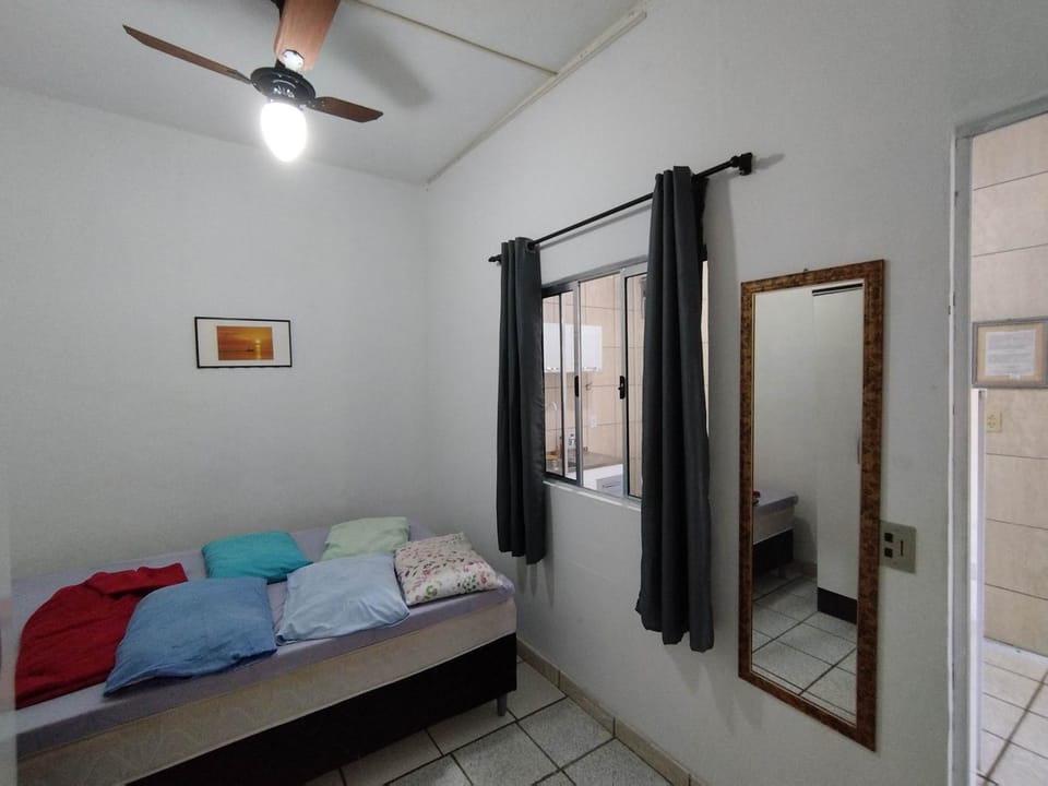 Seu Apto Praia da Costa 4 Simples Econômico Todo Seu 2Q Mobiliado Ar Cond Fogão Geladeira Excel Localização Centro Apartment in Vila Velha
