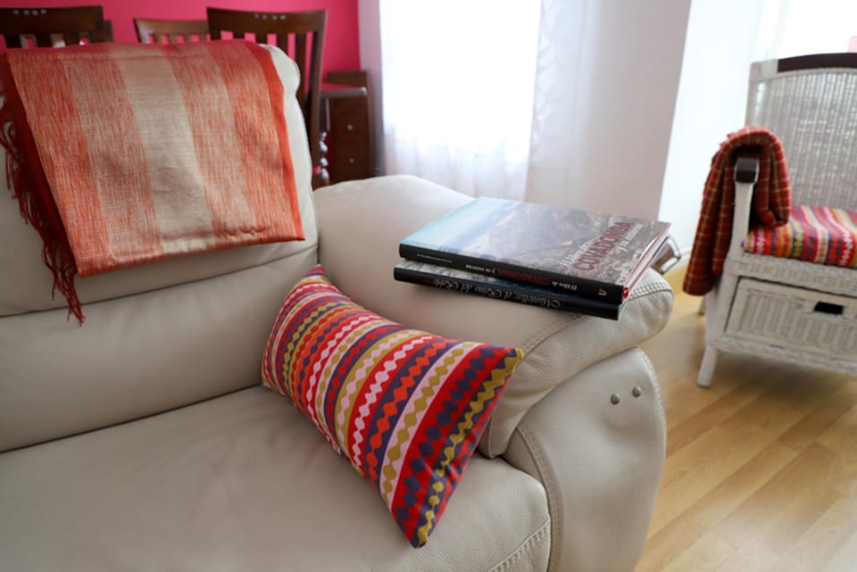 Living room, Decorative detail, Seating area, Dining area, On site