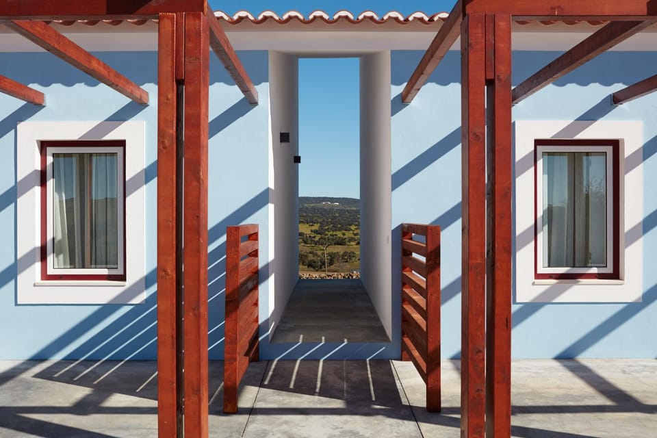 Property building, Day, View (from property/room), Balcony/Terrace, Decorative detail, Decorative detail