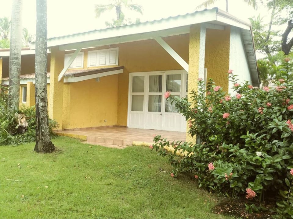 Facade/entrance, Garden