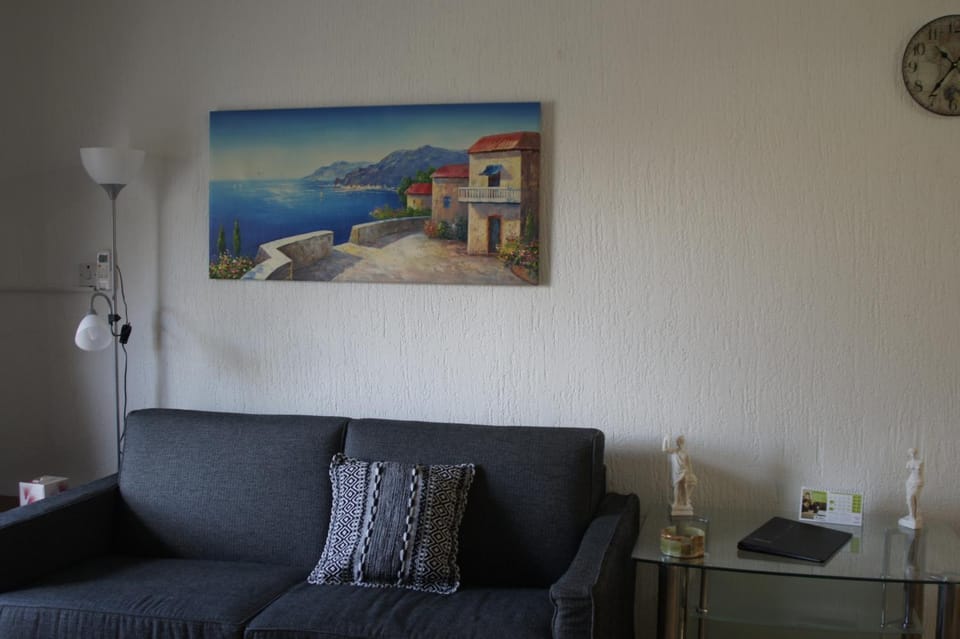 Living room, Decorative detail, Seating area
