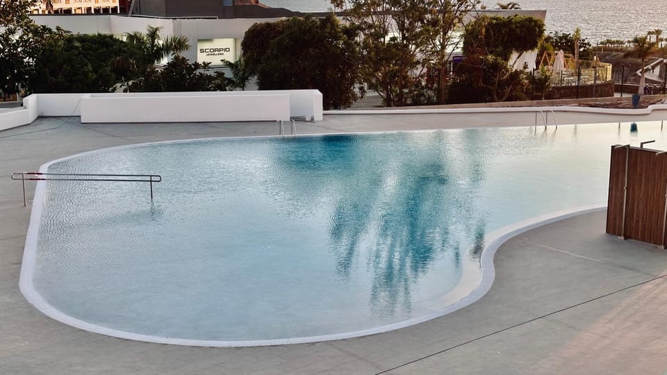 Day, Natural landscape, Pool view, Swimming pool, Swimming pool