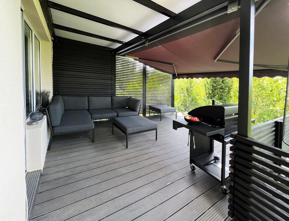 PERGOLA HOUSE IN A GREEN OASIS WITH FANTASTIC VIEW Apartment in Novi Sad