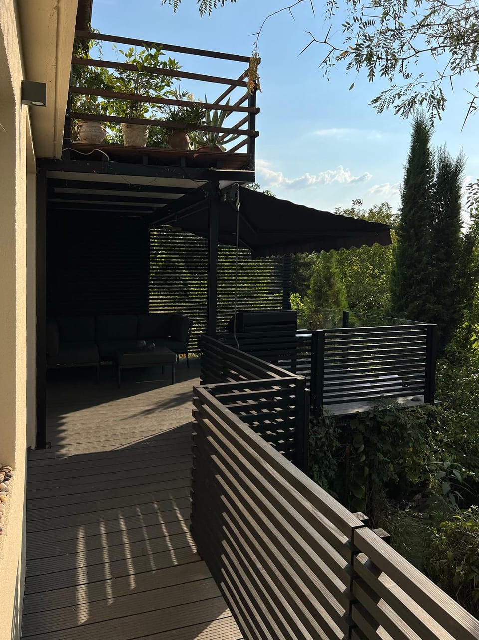 PERGOLA HOUSE IN A GREEN OASIS WITH FANTASTIC VIEW Apartment in Novi Sad