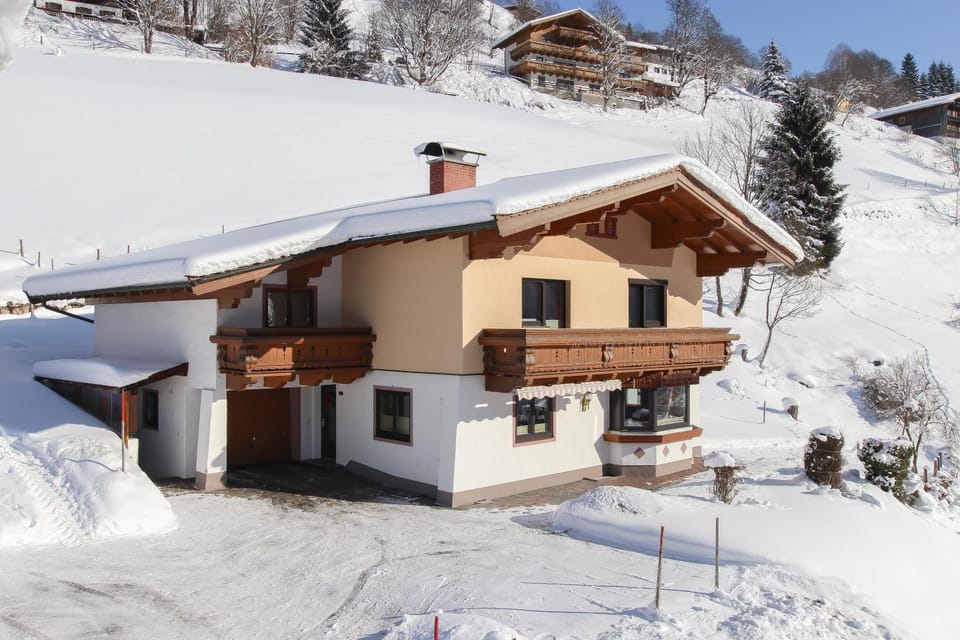 Facade/entrance, Winter