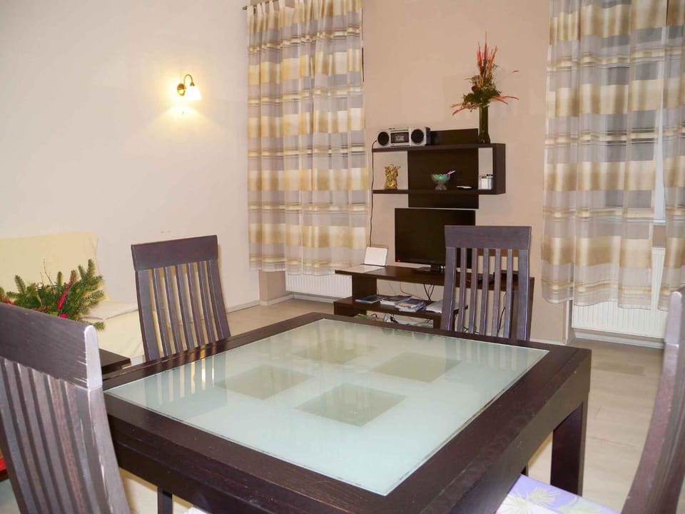 TV and multimedia, Living room, Dining area