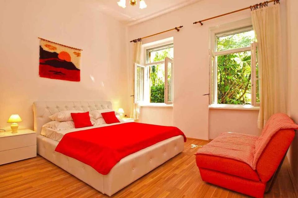 Seating area, Bedroom