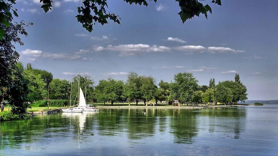 Nearby landmark, Summer