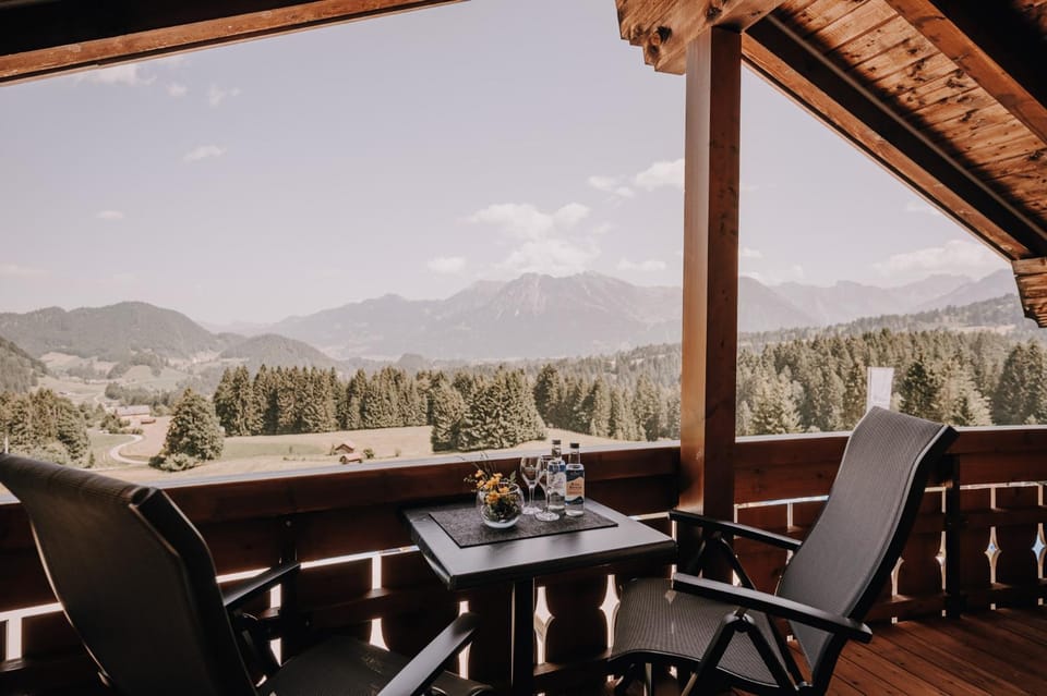 View (from property/room), Balcony/Terrace, Mountain view