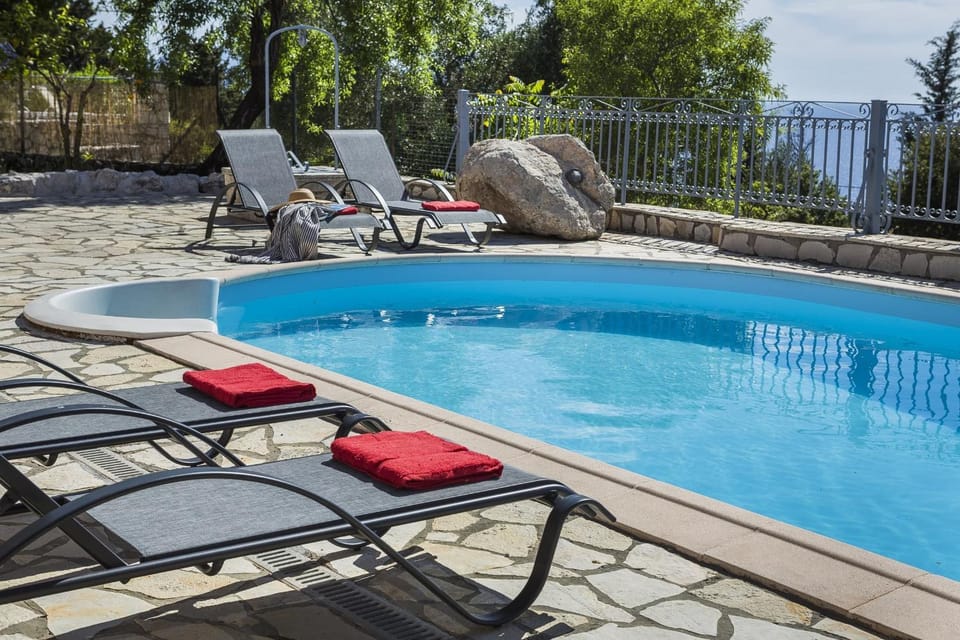 Patio, Day, Garden, Swimming pool