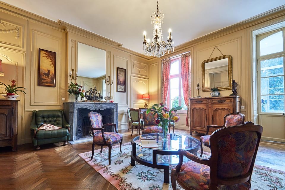 Lounge or bar, Seating area