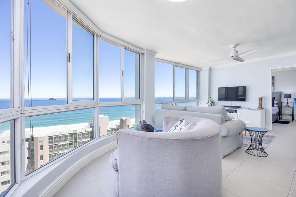 TV and multimedia, View (from property/room), Living room, Seating area, Evening entertainment, Bedroom, Sea view, fireplace