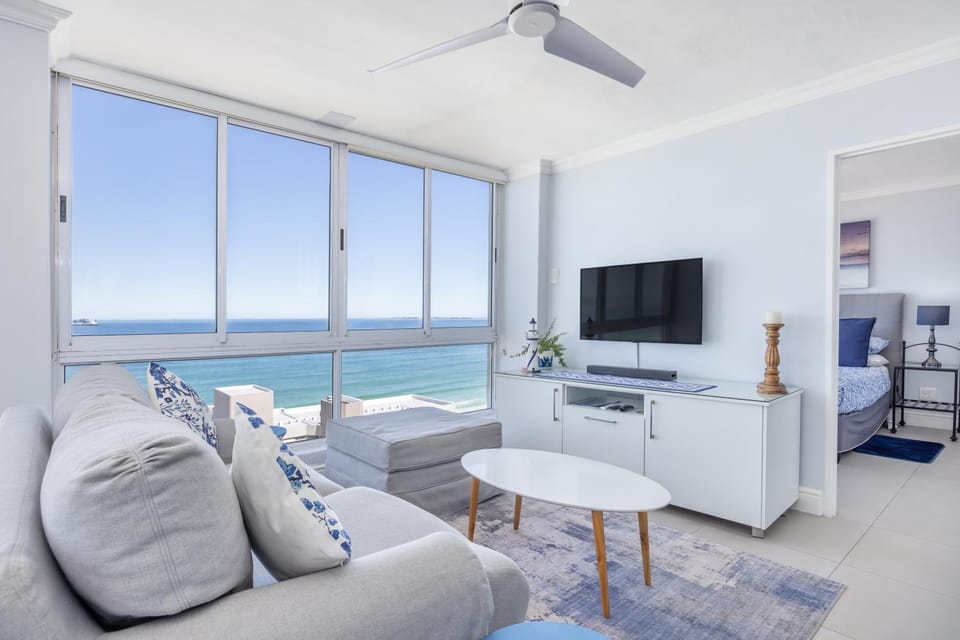 Natural landscape, TV and multimedia, Living room, Seating area, Evening entertainment, Sea view, fireplace