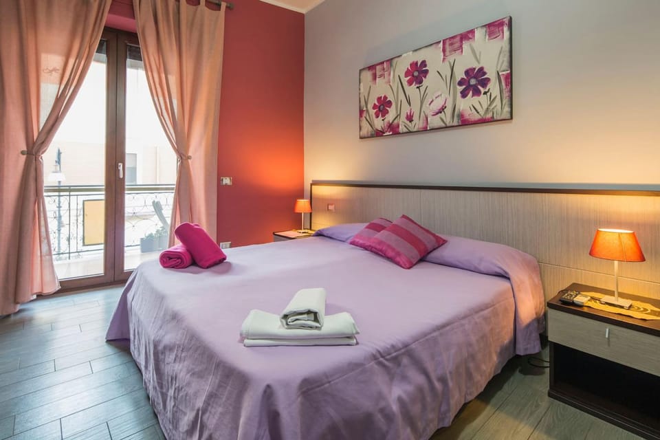 Photo of the whole room, Decorative detail, Bedroom