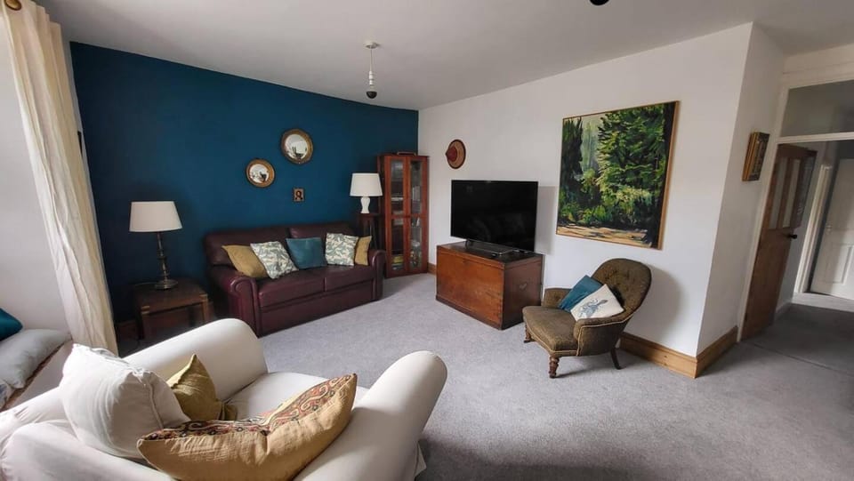 Communal lounge/ TV room, TV and multimedia, Living room, Seating area