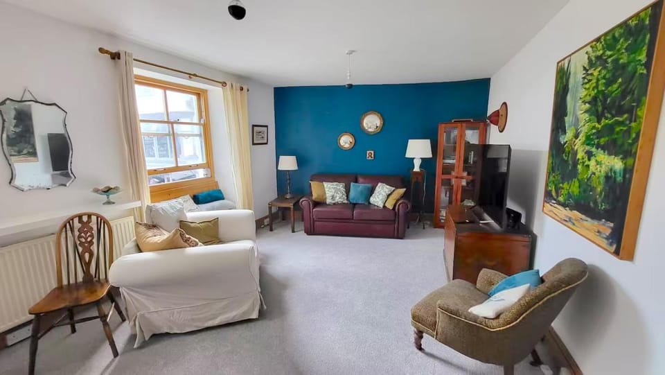 Communal lounge/ TV room, Bed, TV and multimedia, Seating area, Evening entertainment