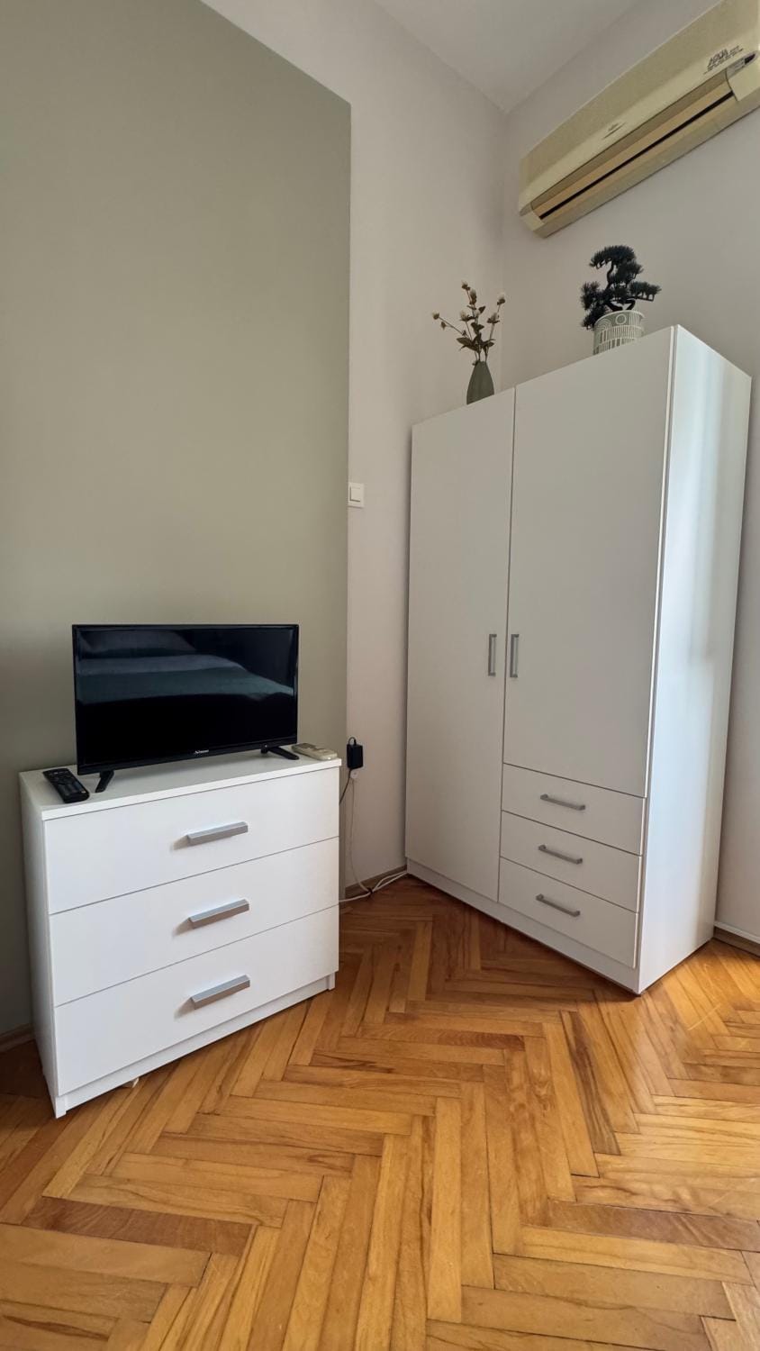 TV and multimedia, wardrobe