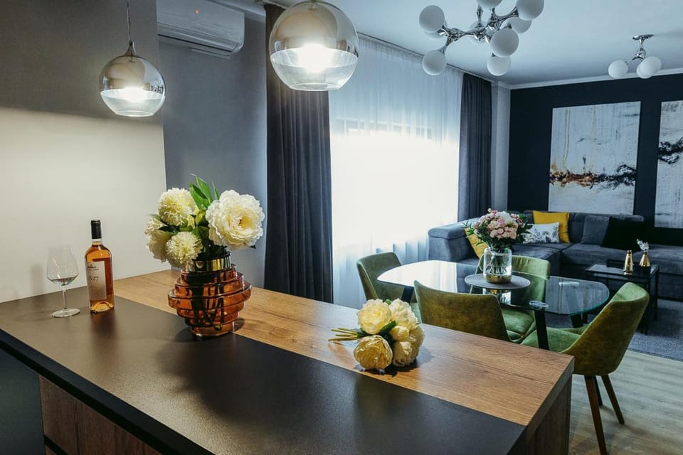 Charlotte Apartment - 2Bedrooms w Parking near Nymphaea Apartment in Hungary