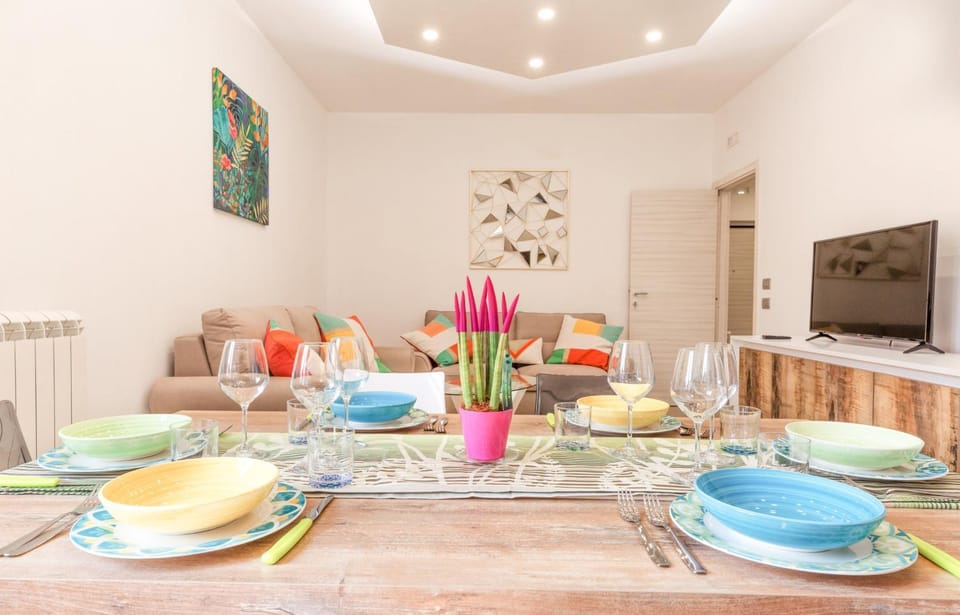 TV and multimedia, Living room, Breakfast, Lunch, Dinner