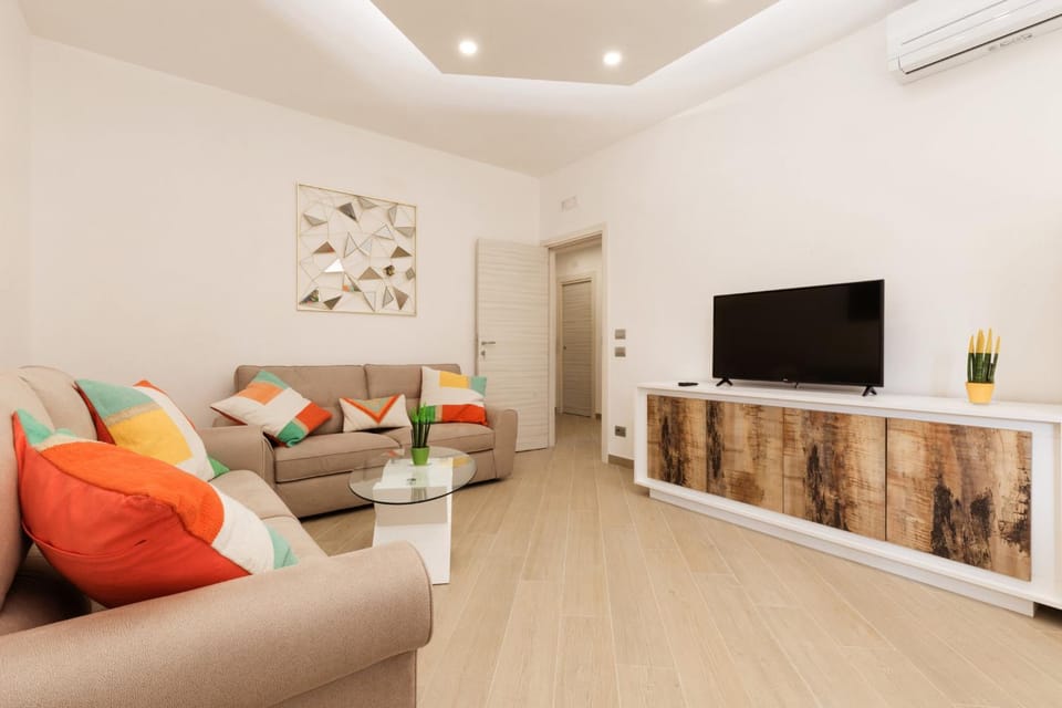 Living room, locker, air conditioner