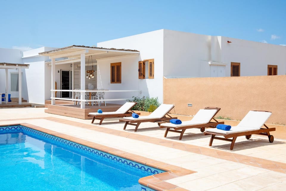 Property building, Patio, Swimming pool