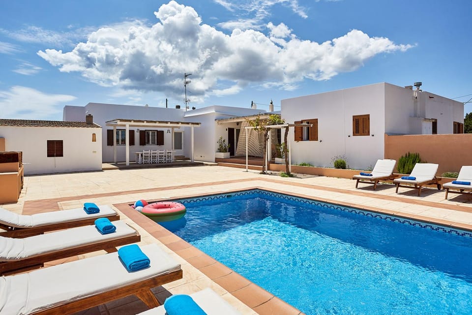 Patio, Pool view, Swimming pool, sunbed