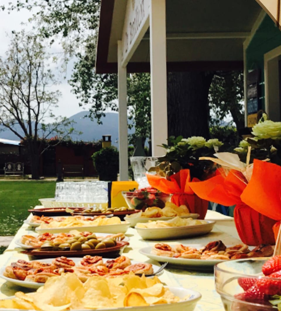 Restaurant/places to eat, Food and drinks