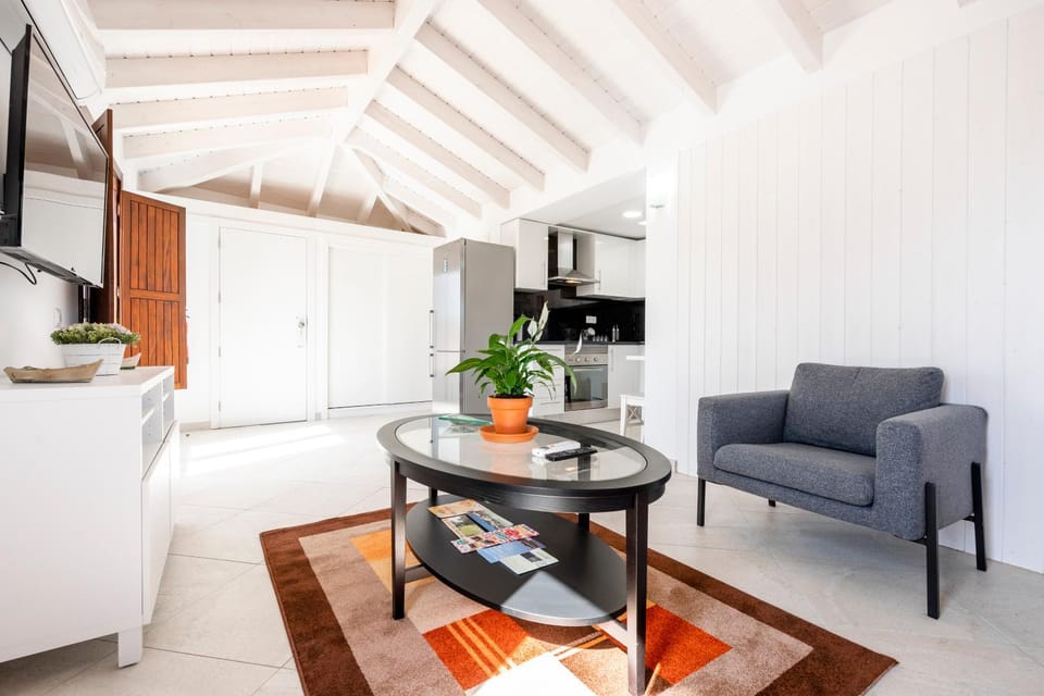 Communal lounge/ TV room, Kitchen or kitchenette, Dining area
