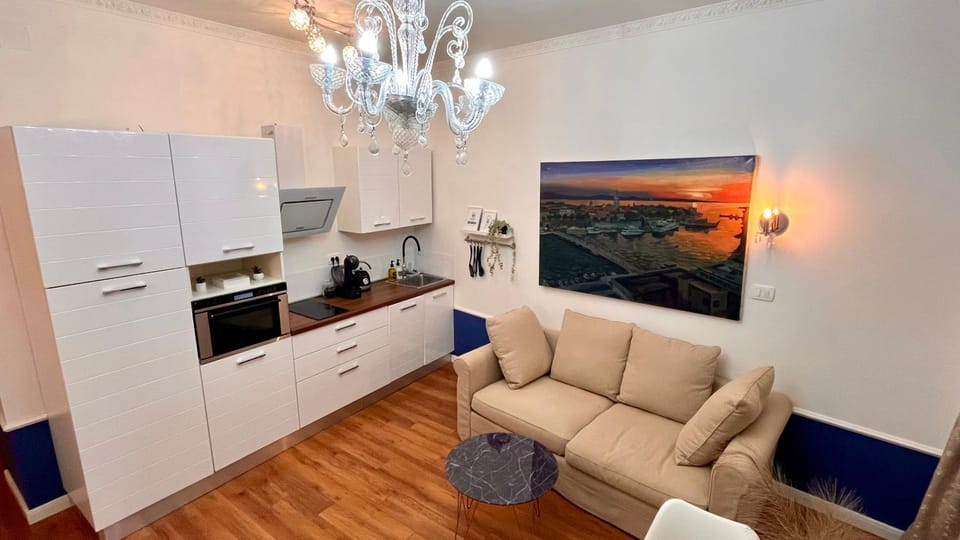 Kitchen or kitchenette, Living room