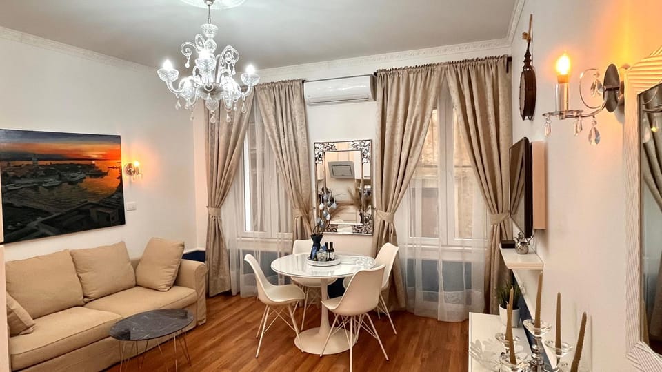 Living room, Photo of the whole room, Dining area