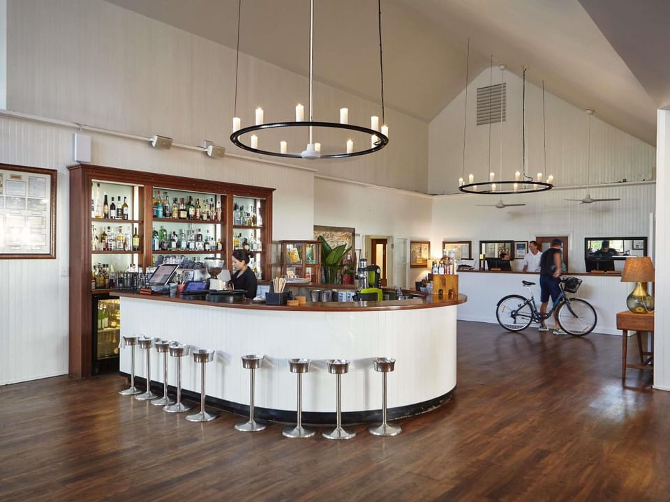 Property building, Restaurant/places to eat, Lounge or bar