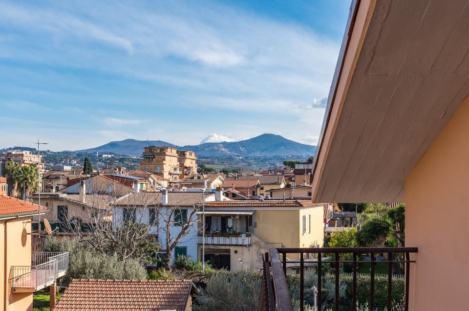 Travelershome Ciampino&Morena GuestHouse Bed and Breakfast in Rome