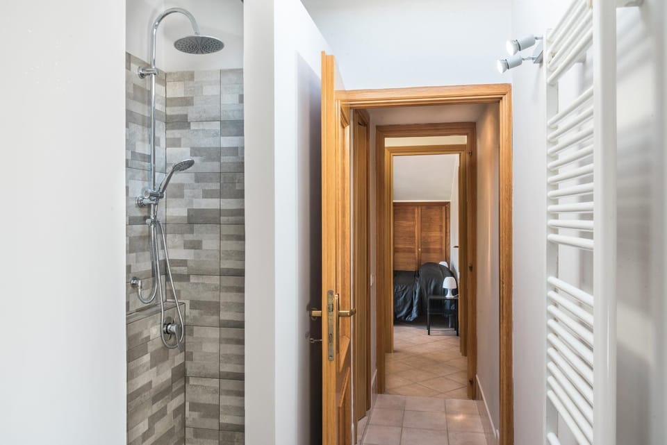 Travelershome Ciampino&Morena GuestHouse Bed and Breakfast in Rome