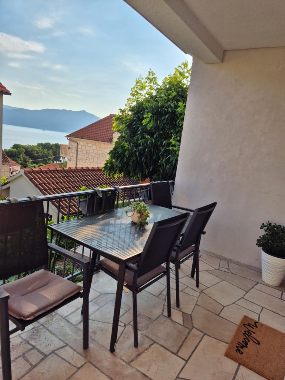 Spacious apartment Ita - near beach (terrace, sea view) Apartment in Split-Dalmatia County