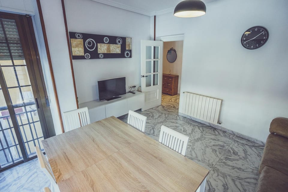 Communal lounge/ TV room, TV and multimedia, Kitchen or kitchenette, Living room, Seating area, Evening entertainment