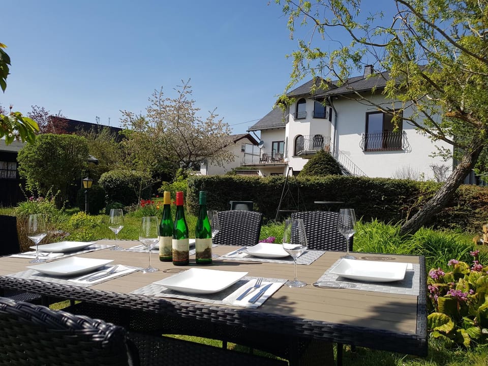 Property building, Meals, Lunch, Dinner, Drinks, Alcoholic drinks