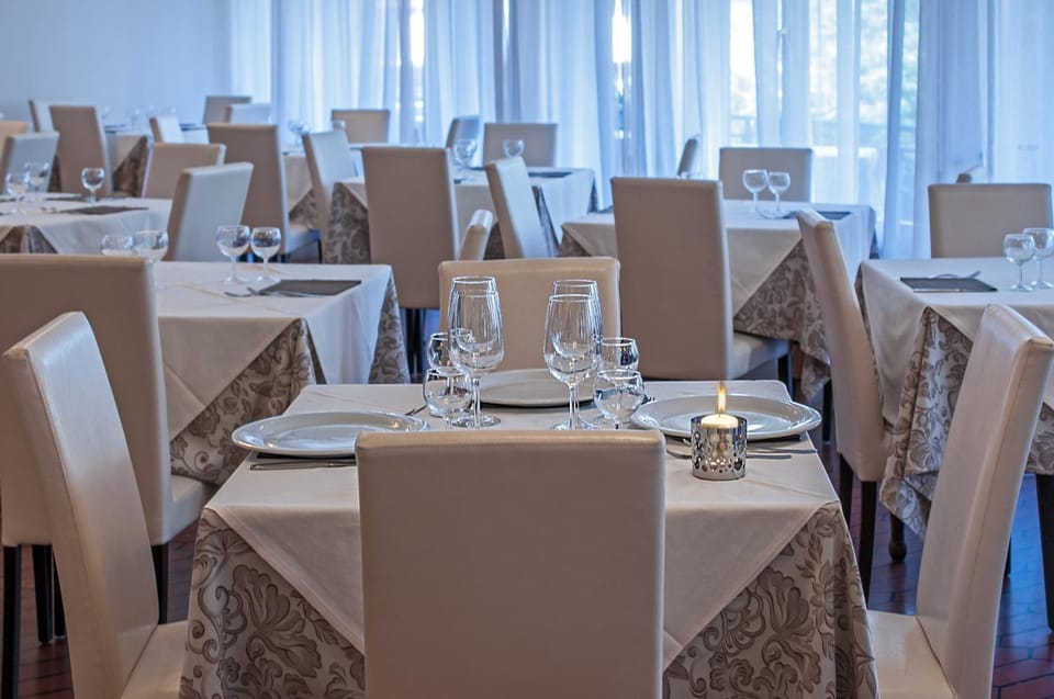 Restaurant/places to eat, Restaurant/places to eat