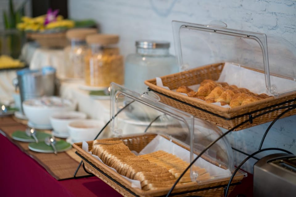 Continental breakfast, Buffet breakfast