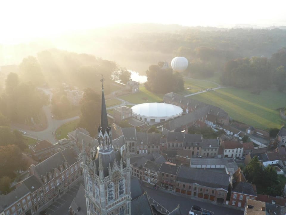 Nearby landmark, Bird's eye view