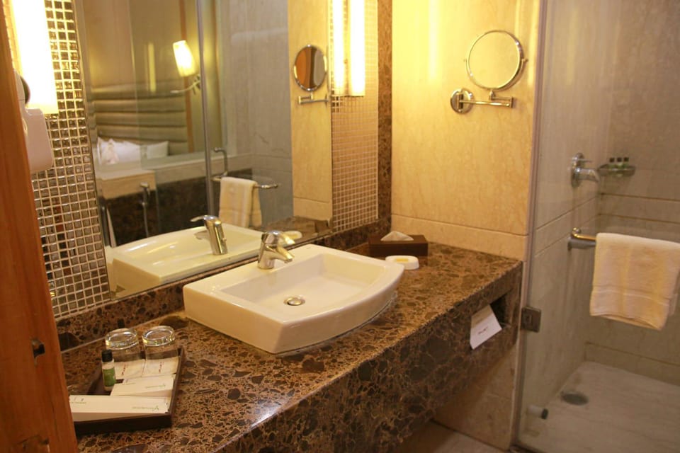 Toilet, Bathroom, towels