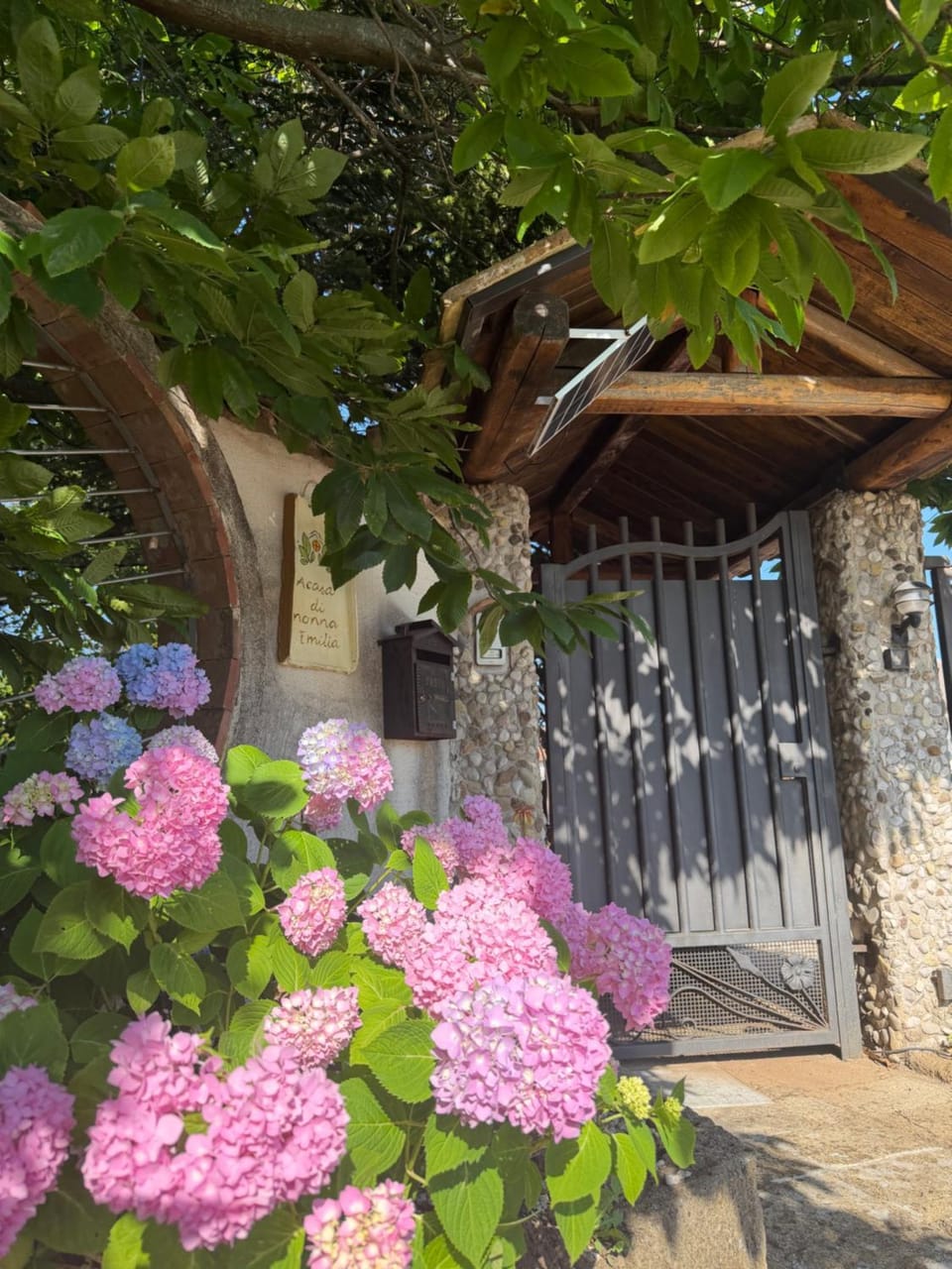 Garden, Logo/Certificate/Sign, Location
