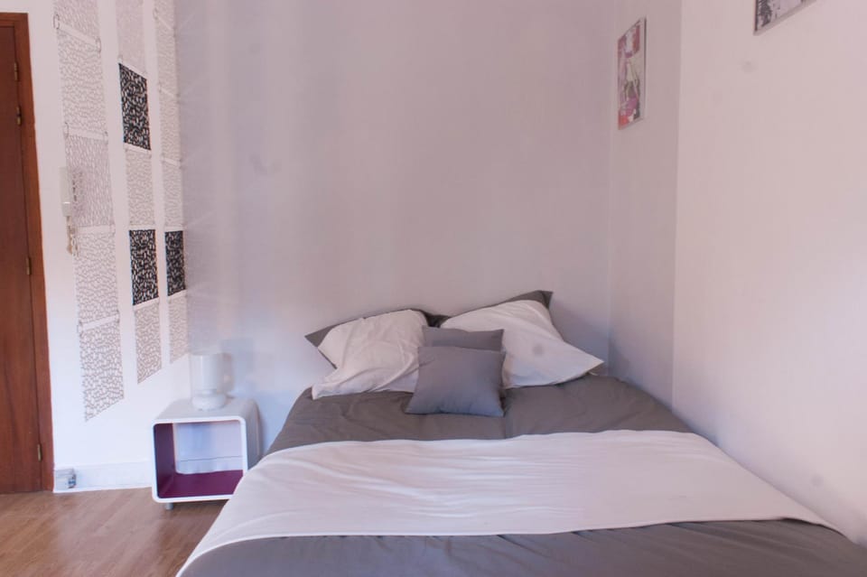 Photo of the whole room, Decorative detail