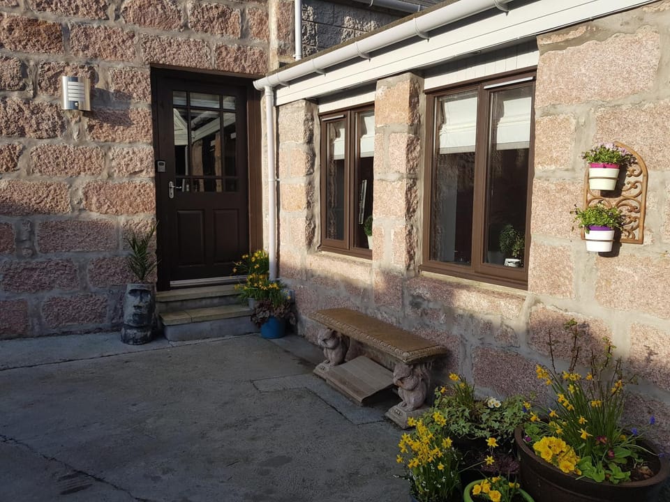 Facade/entrance, Spring