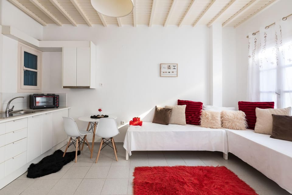 Kitchen or kitchenette, Living room, Photo of the whole room, Seating area, Bedroom, stove