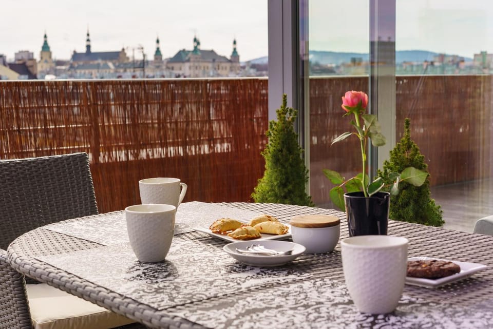Balcony/Terrace, City view