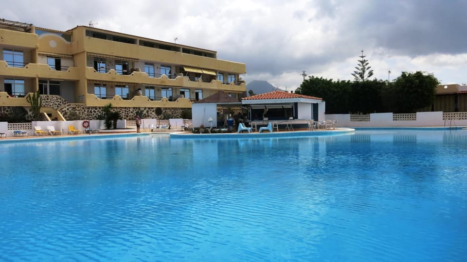 Property building, Swimming pool, Swimming pool