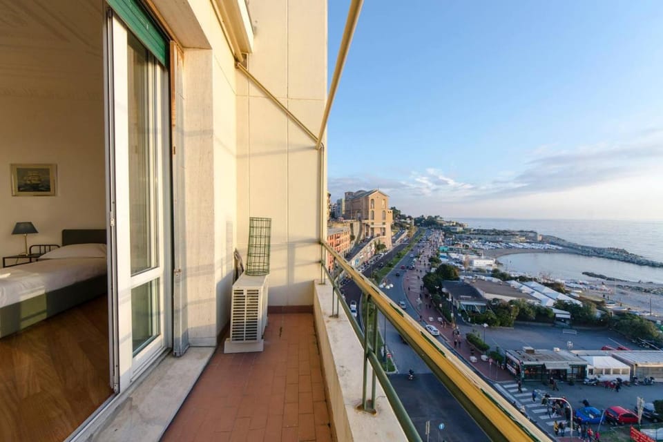 Facade/entrance, Balcony/Terrace, Sea view