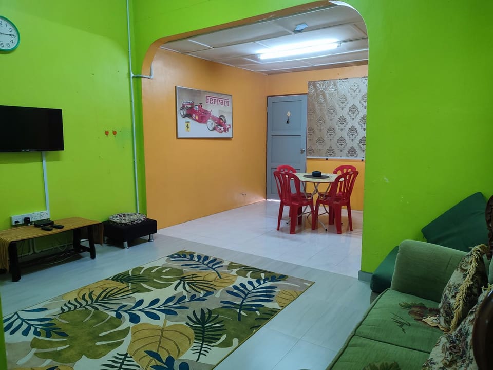 KLUANG BARAT HOMESTAY House in Johor