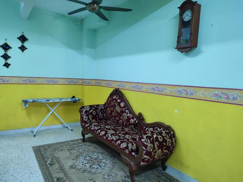 KLUANG BARAT HOMESTAY House in Johor