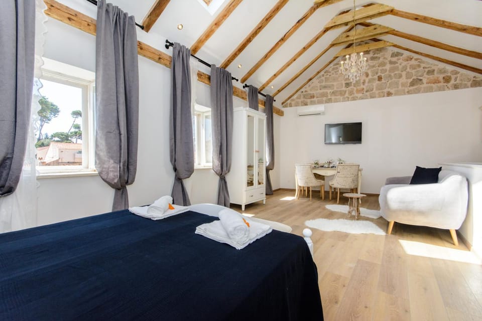 Bed, Coffee/tea facilities, Seating area, Dining area